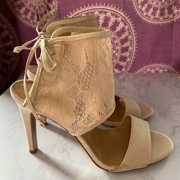 Pink lace heeled sandals - Picture 4 of 5